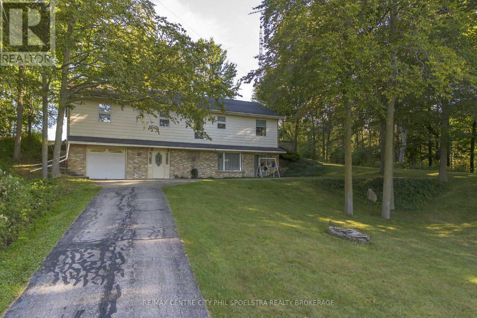 4514 Cromarty Drive, Thames Centre, Ontario  N0L 1V0 - Photo 42 - X12398161