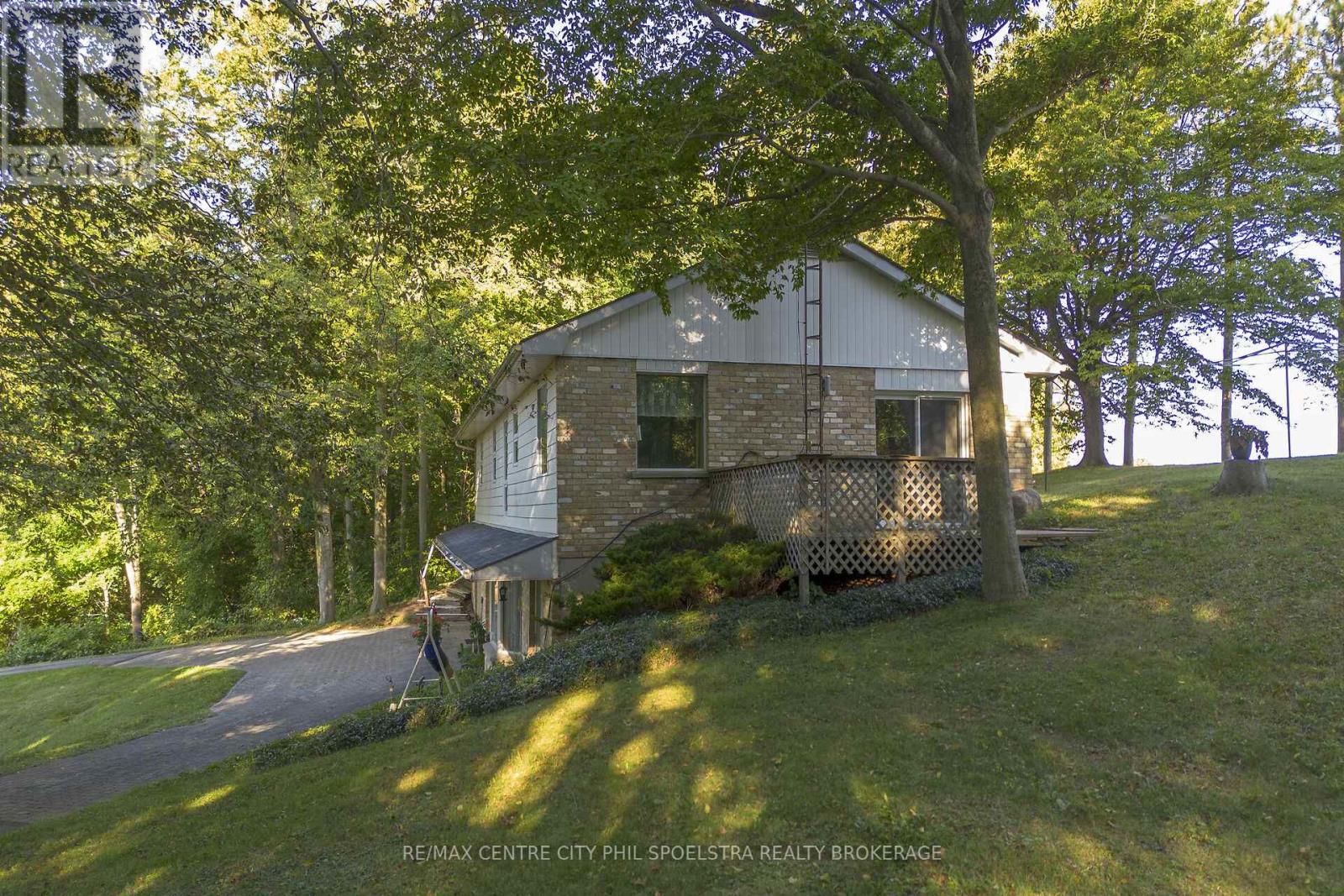 4514 Cromarty Drive, Thames Centre, Ontario  N0L 1V0 - Photo 43 - X12398161