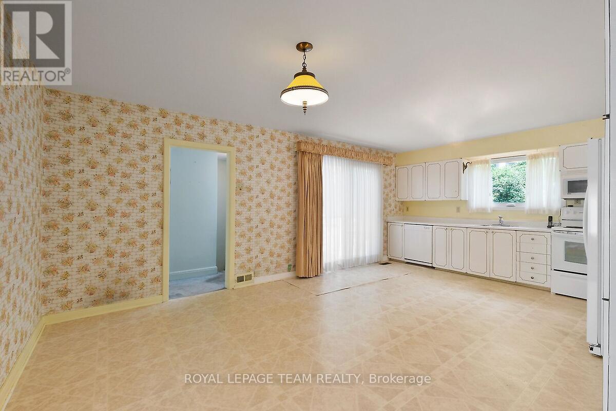 123 Ivy Crescent, Ottawa, Ontario  K1M 1Y1 - Photo 19 - X12398138