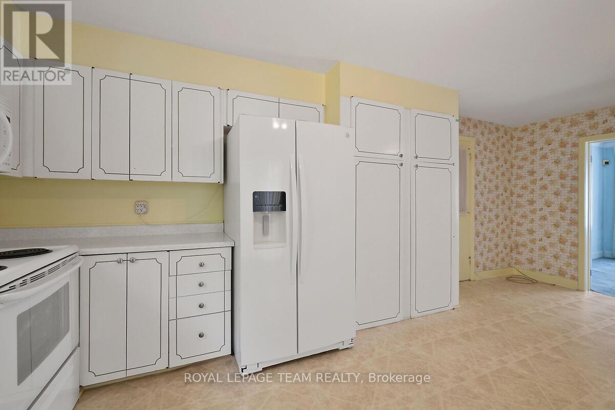123 Ivy Crescent, Ottawa, Ontario  K1M 1Y1 - Photo 21 - X12398138