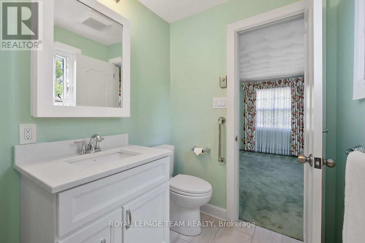 123 Ivy Crescent, Ottawa, Ontario  K1M 1Y1 - Photo 32 - X12398138