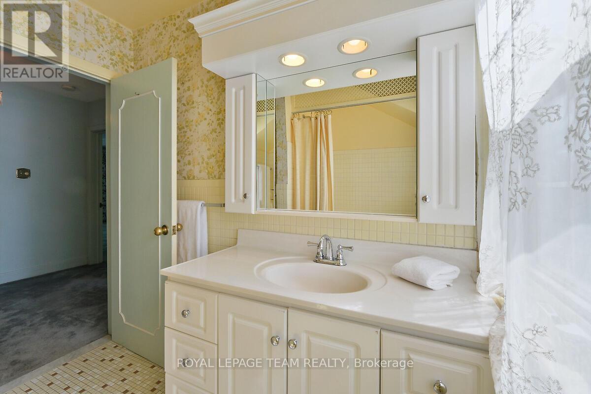 123 Ivy Crescent, Ottawa, Ontario  K1M 1Y1 - Photo 36 - X12398138