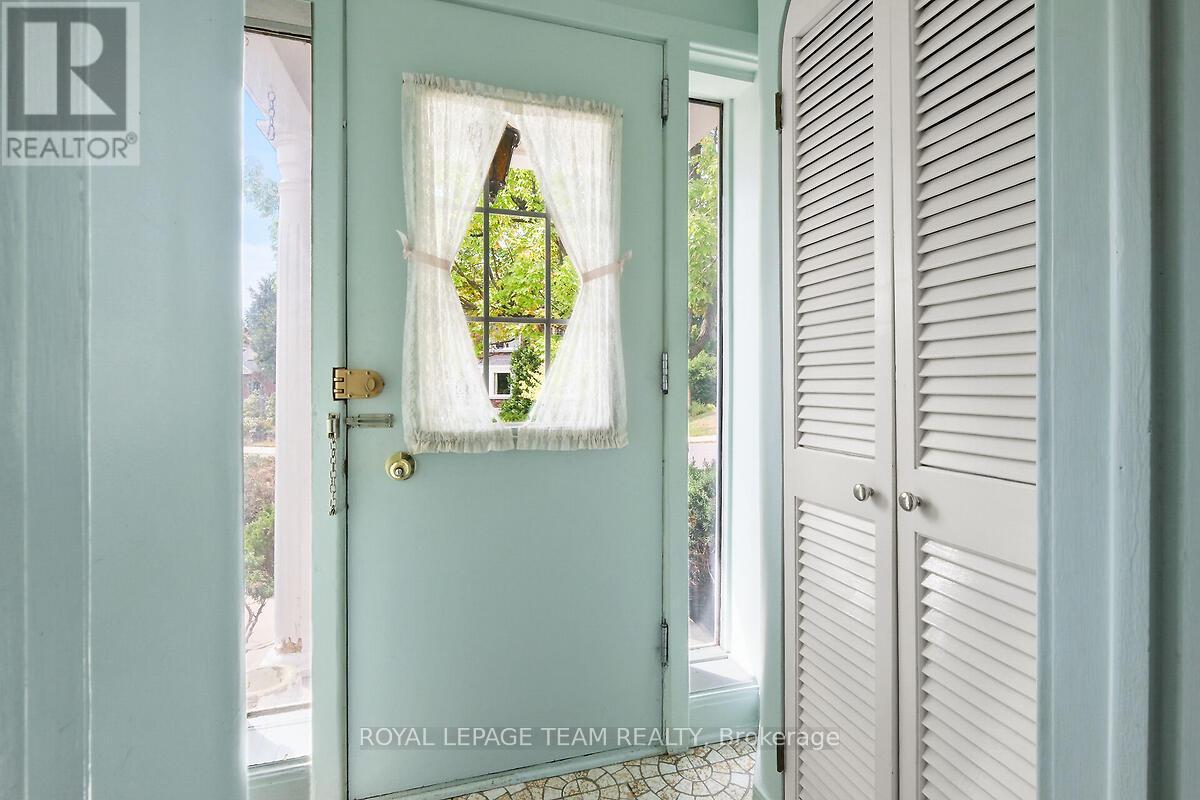 123 Ivy Crescent, Ottawa, Ontario  K1M 1Y1 - Photo 6 - X12398138