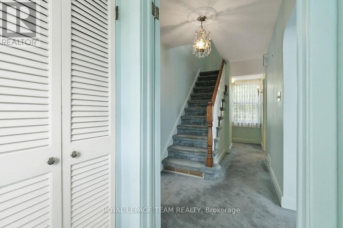 123 Ivy Crescent, Ottawa, Ontario  K1M 1Y1 - Photo 8 - X12398138
