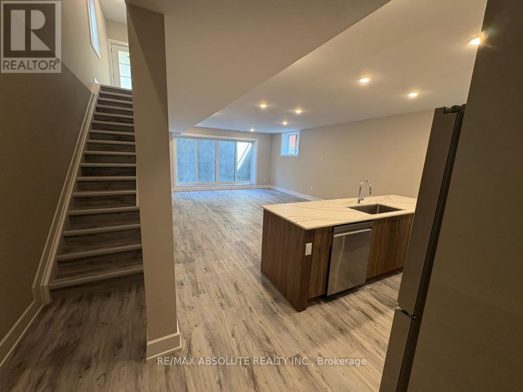 615 Parkview Road, Ottawa, Ontario  K1Z 6E6 - Photo 2 - X12398192