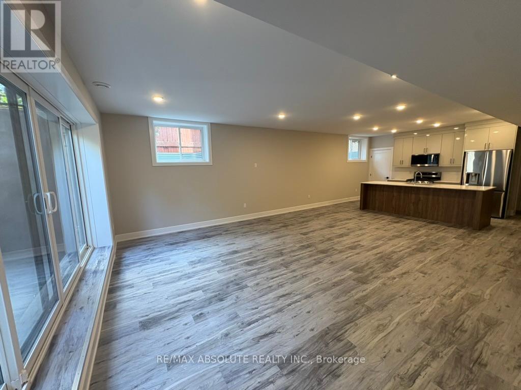 615 Parkview Road, Ottawa, Ontario  K1Z 6E6 - Photo 3 - X12398192