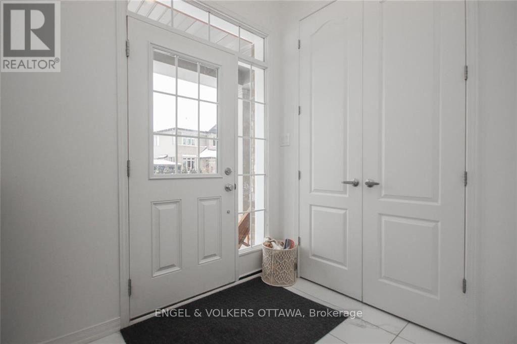 507 Tulip Tree Way, Ottawa, Ontario  K1W 0L8 - Photo 2 - X12398208