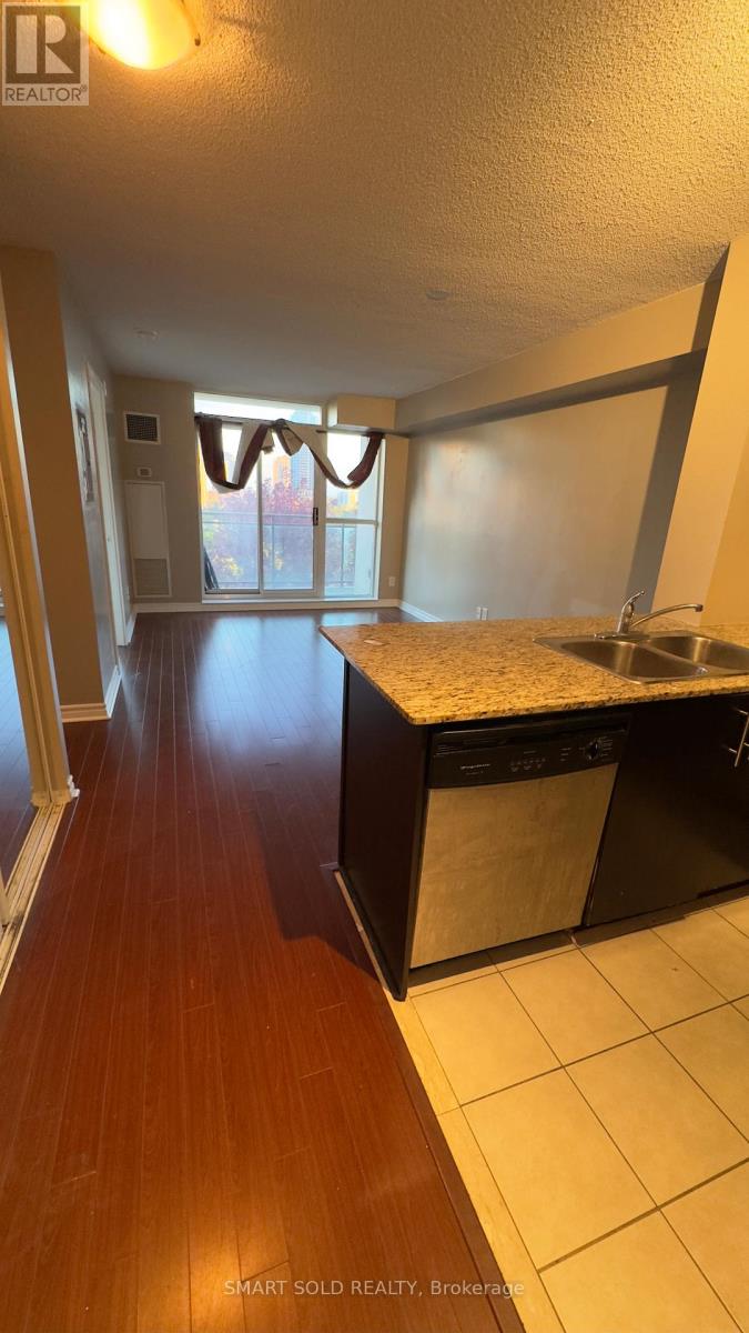 710 - 120 Dallimore Circle N, Toronto (Banbury-Don Mills), Ontario  M3C 4J1 - Photo 9 - C12398073