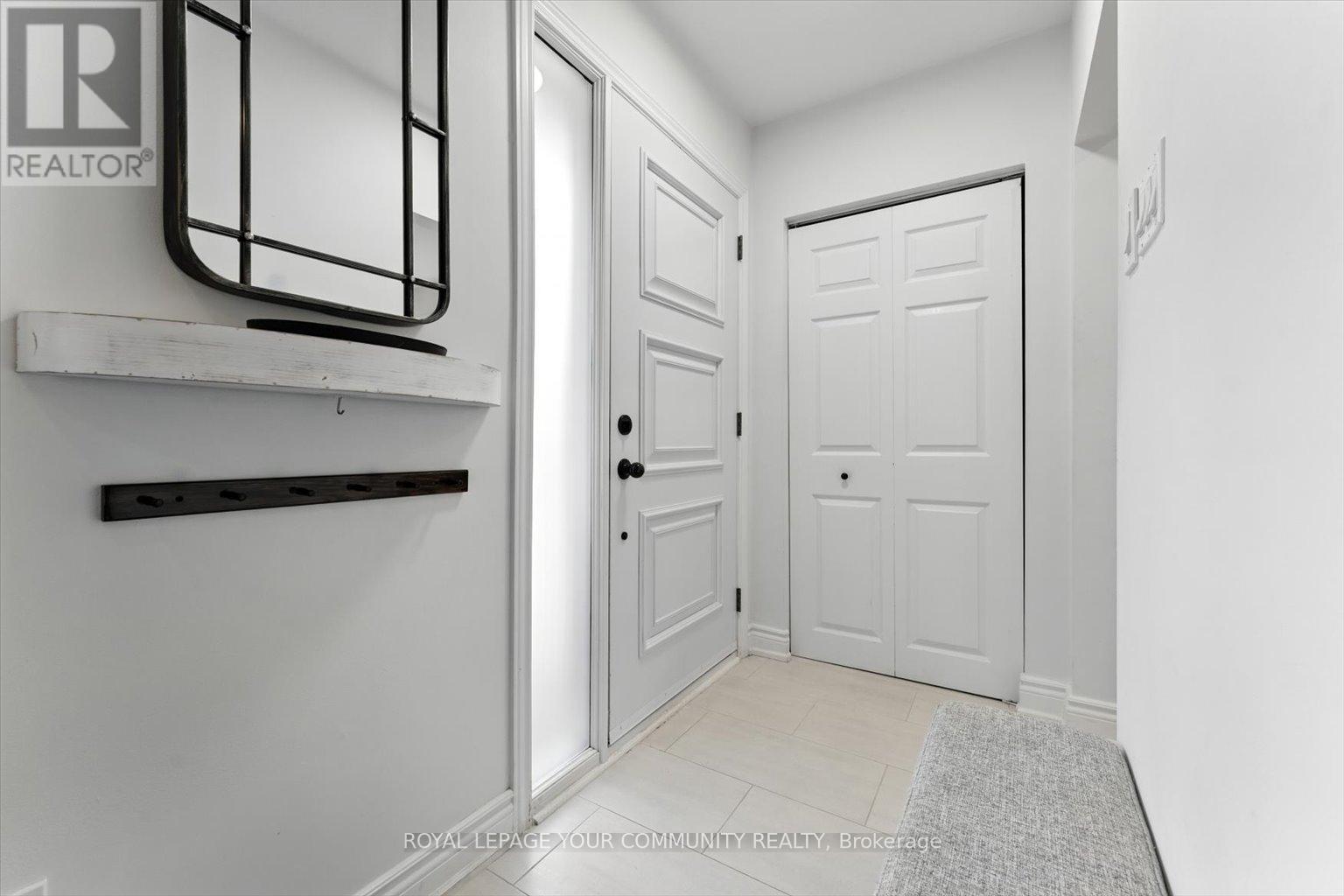 33 Murellen Crescent, Toronto, Ontario  M4A 2K6 - Photo 3 - C12398077