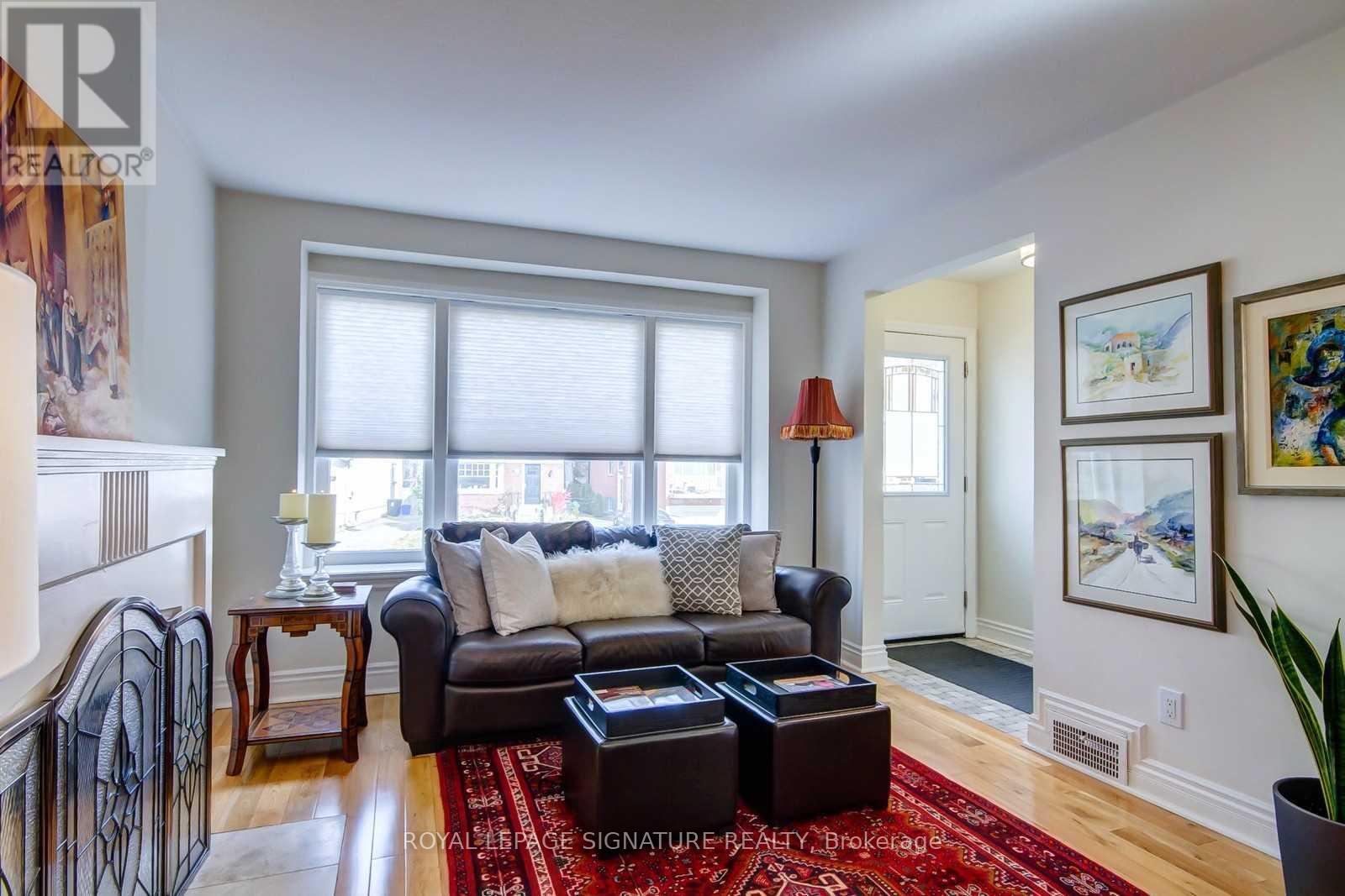 3 Kenrae Road, Toronto, Ontario  M4G 1X9 - Photo 4 - C12398097