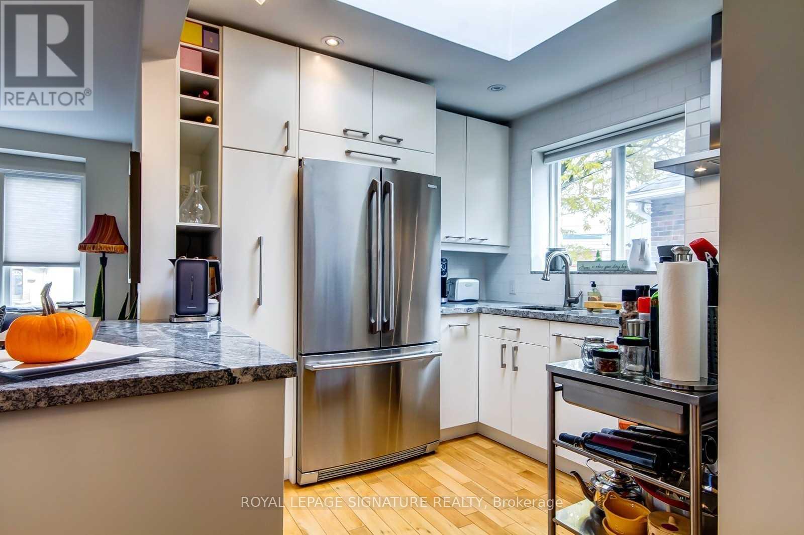 3 Kenrae Road, Toronto, Ontario  M4G 1X9 - Photo 9 - C12398097