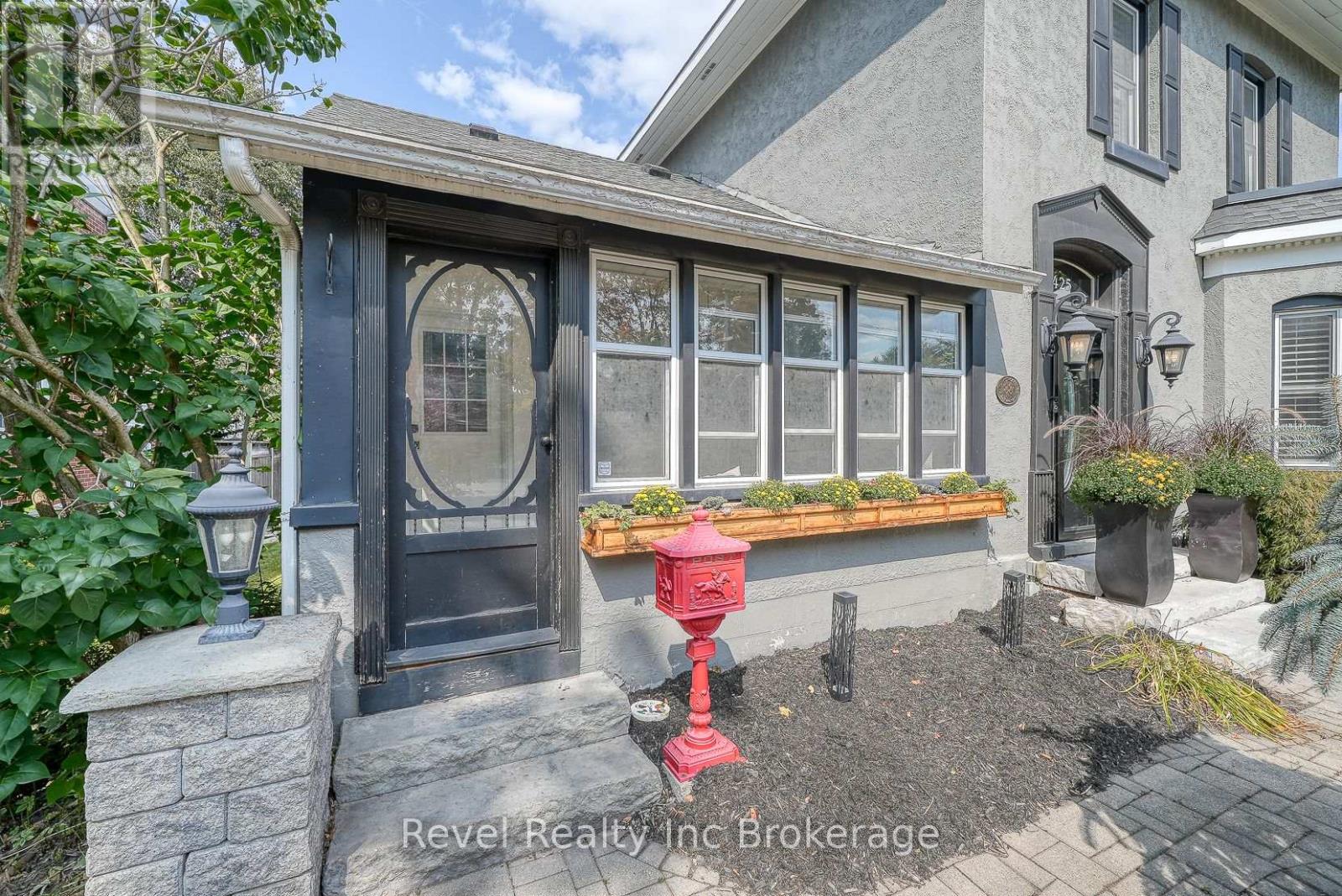 425 Ingersoll Avenue, Woodstock, Ontario  N4S 4X4 - Photo 4 - X12398188