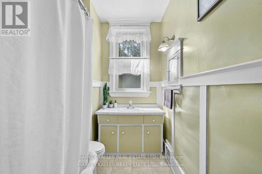 22 Seymour Avenue, Toronto (Blake-Jones), Ontario  M4J 3T4 - Photo 19 - E12398055