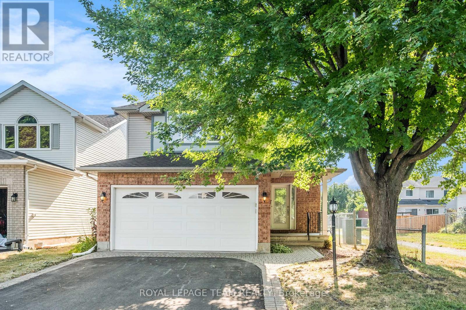 239 MARKLAND CRESCENT, Ottawa, Ontario