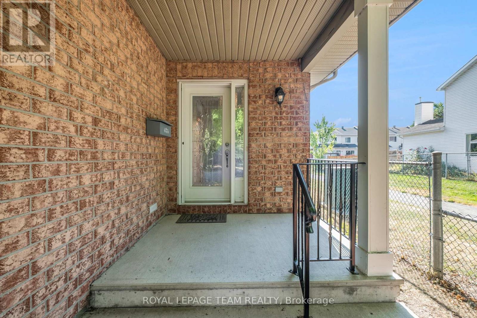 239 Markland Crescent, Ottawa, Ontario  K2G 6A9 - Photo 3 - X12397972