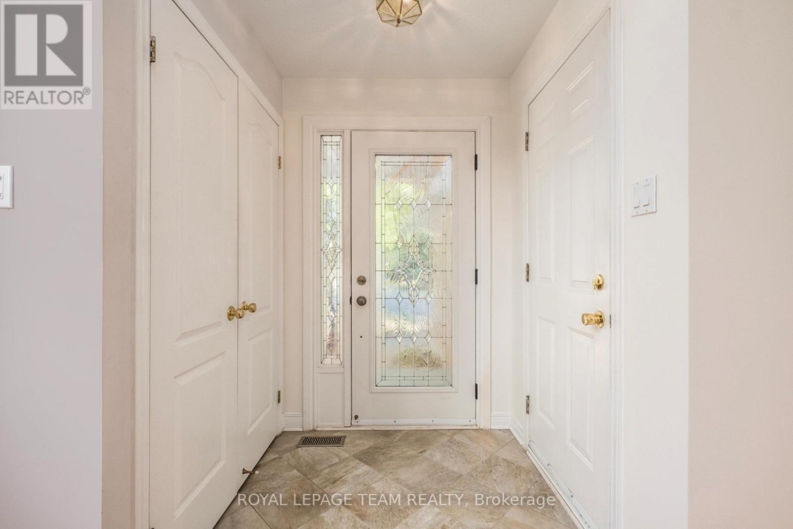 239 Markland Crescent, Ottawa, Ontario  K2G 6A9 - Photo 4 - X12397972