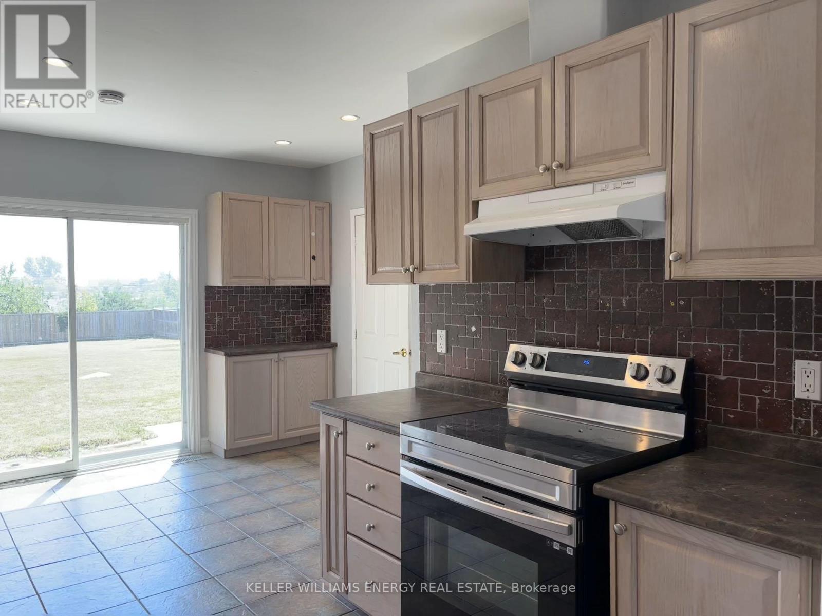 199 Bloor Street W, Oshawa, Ontario  L1J 1P5 - Photo 6 - E12398197