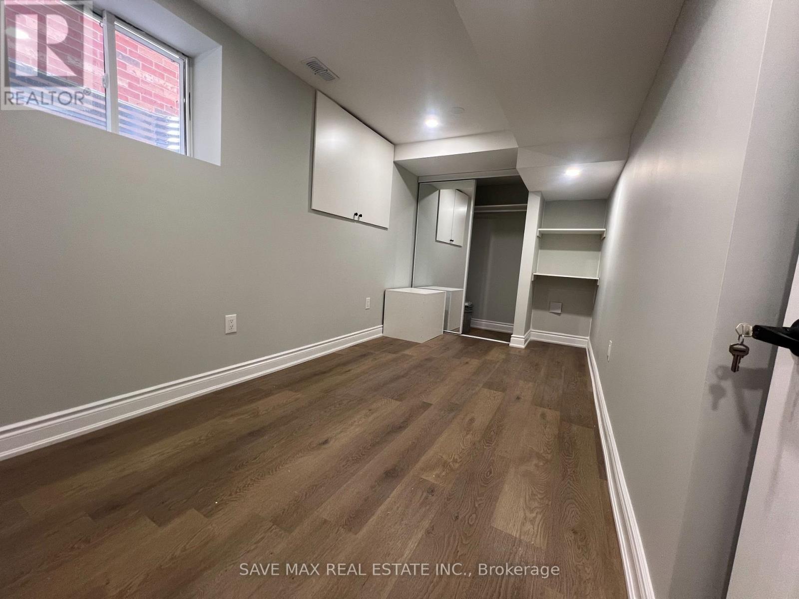 1176 Houston Drive, Milton, Ontario  L9T 6G3 - Photo 4 - W12370095