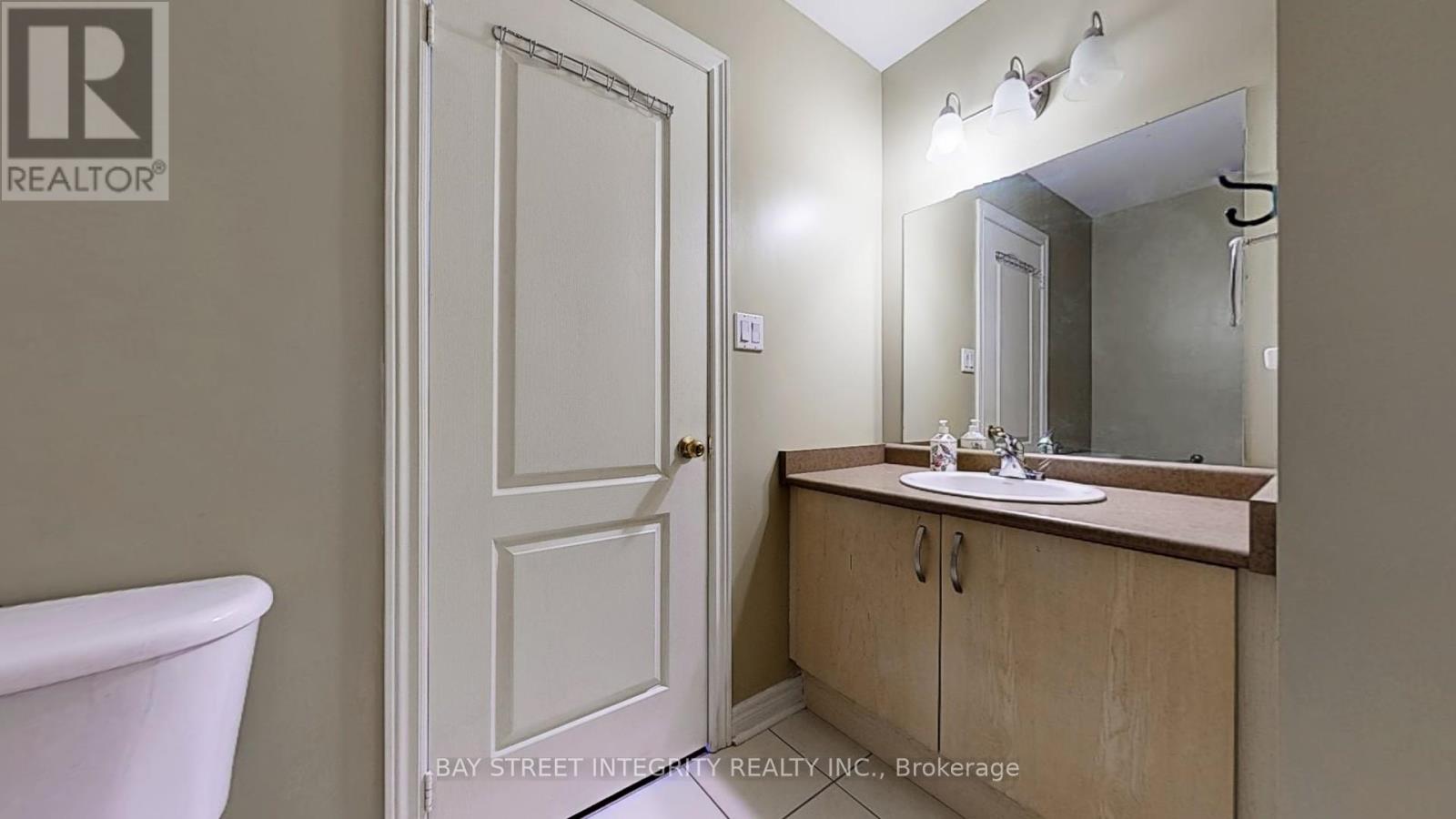 24 Ian Drive, Georgina, Ontario  L4P 4H1 - Photo 10 - N12398134