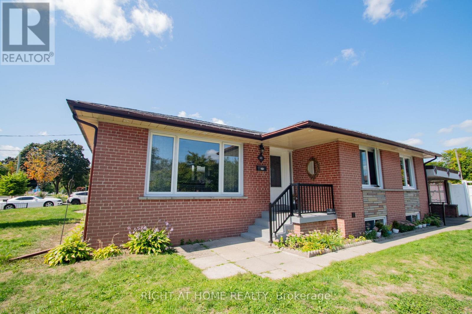 65 Bridgenorth Crescent, Toronto, Ontario  M9V 2M5 - Photo 38 - W12393111