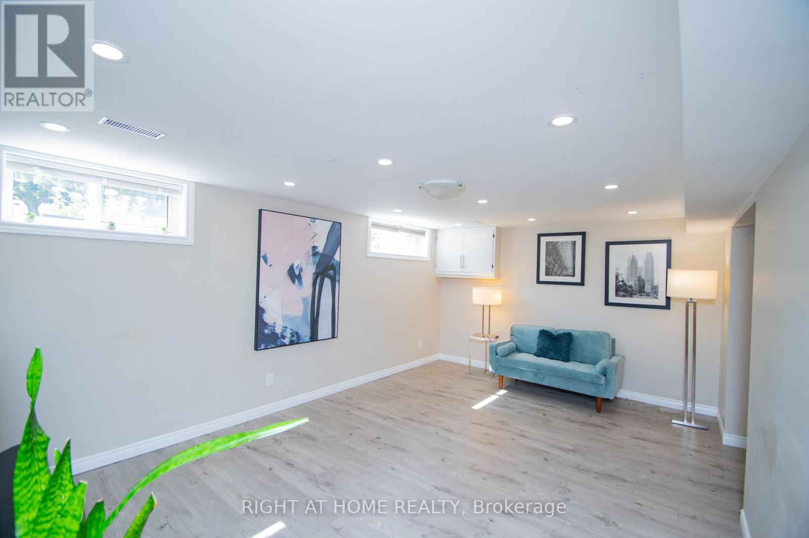 65 Bridgenorth Crescent, Toronto, Ontario  M9V 2M5 - Photo 25 - W12393111