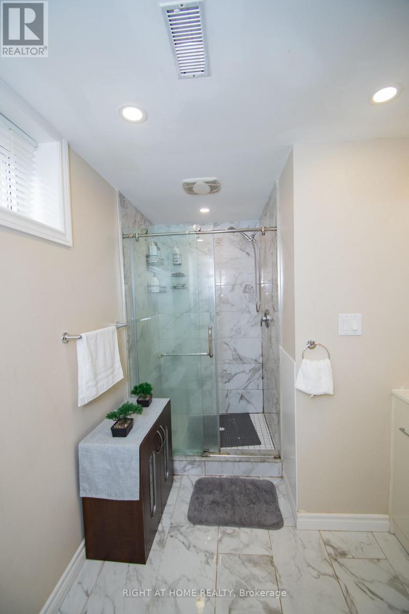 65 Bridgenorth Crescent, Toronto, Ontario  M9V 2M5 - Photo 34 - W12393111
