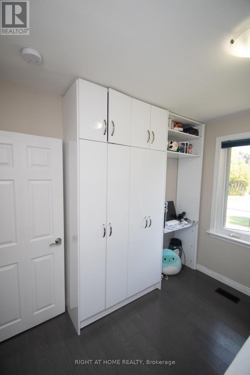 65 Bridgenorth Crescent, Toronto, Ontario  M9V 2M5 - Photo 14 - W12393111
