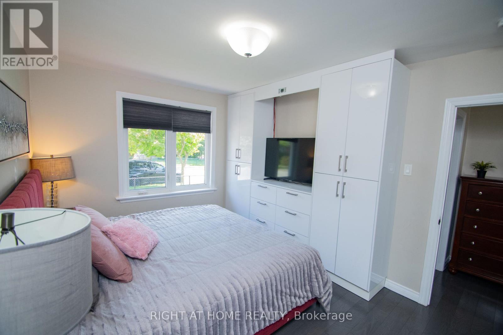 65 Bridgenorth Crescent, Toronto, Ontario  M9V 2M5 - Photo 11 - W12393111