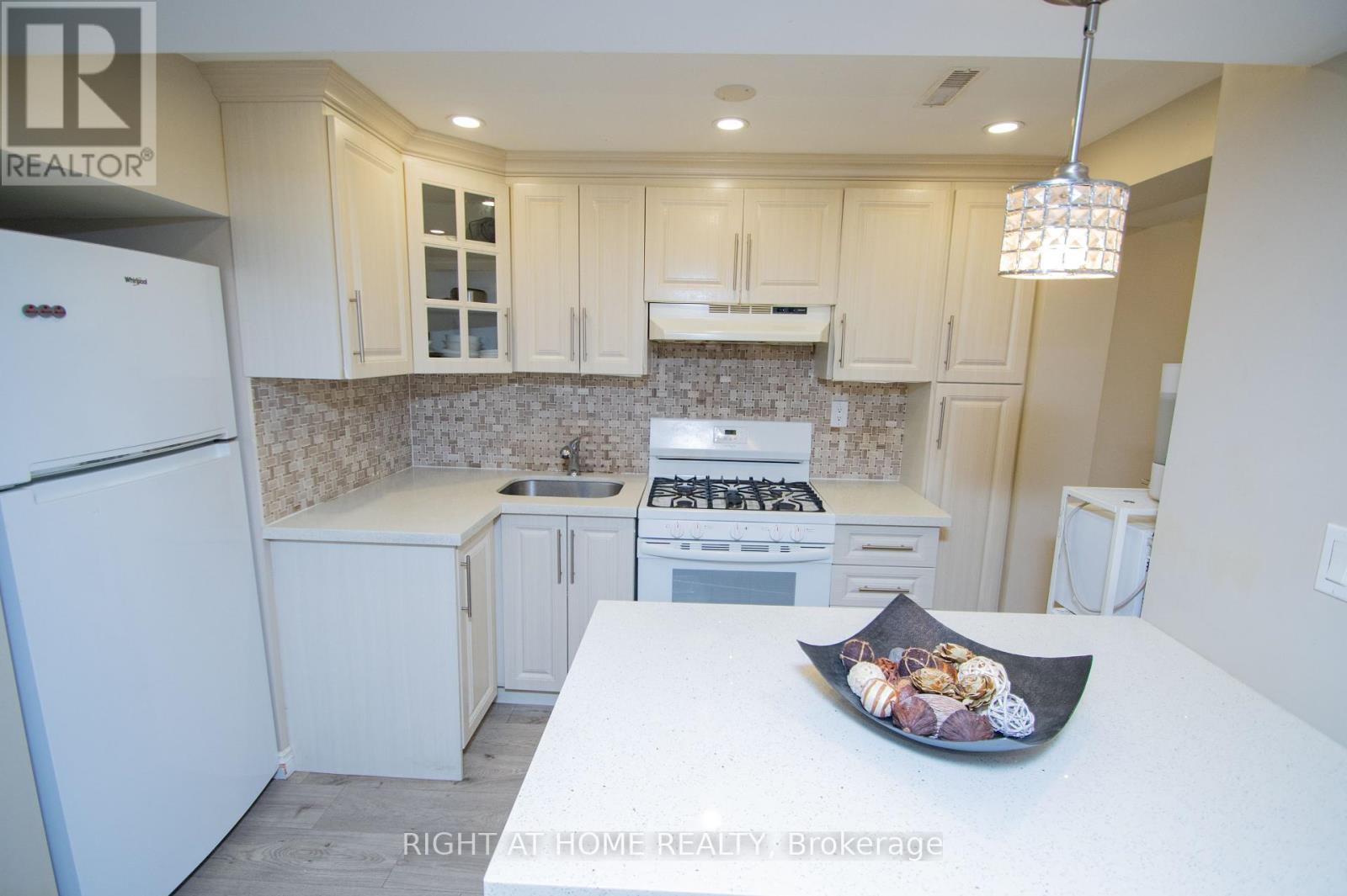 65 Bridgenorth Crescent, Toronto, Ontario  M9V 2M5 - Photo 29 - W12393111