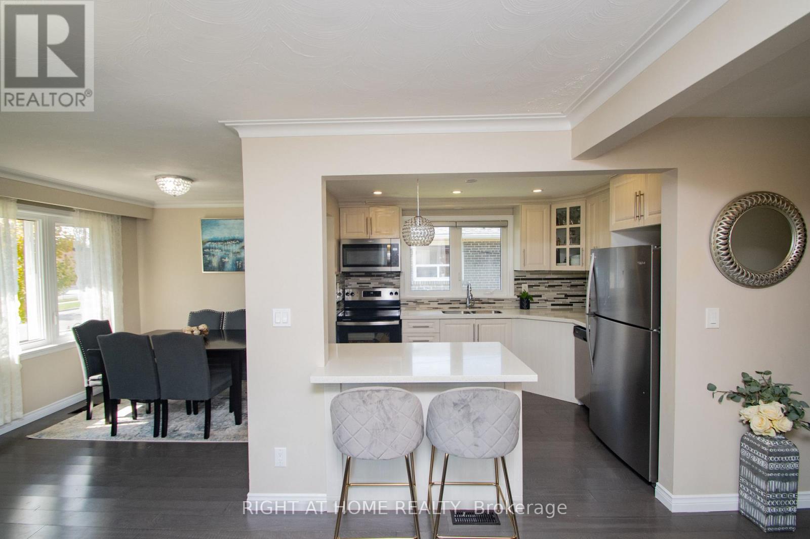 65 Bridgenorth Crescent, Toronto, Ontario  M9V 2M5 - Photo 4 - W12393111