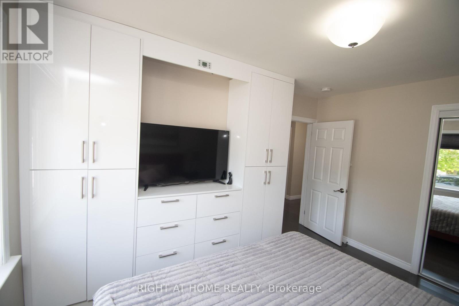65 Bridgenorth Crescent, Toronto, Ontario  M9V 2M5 - Photo 12 - W12393111