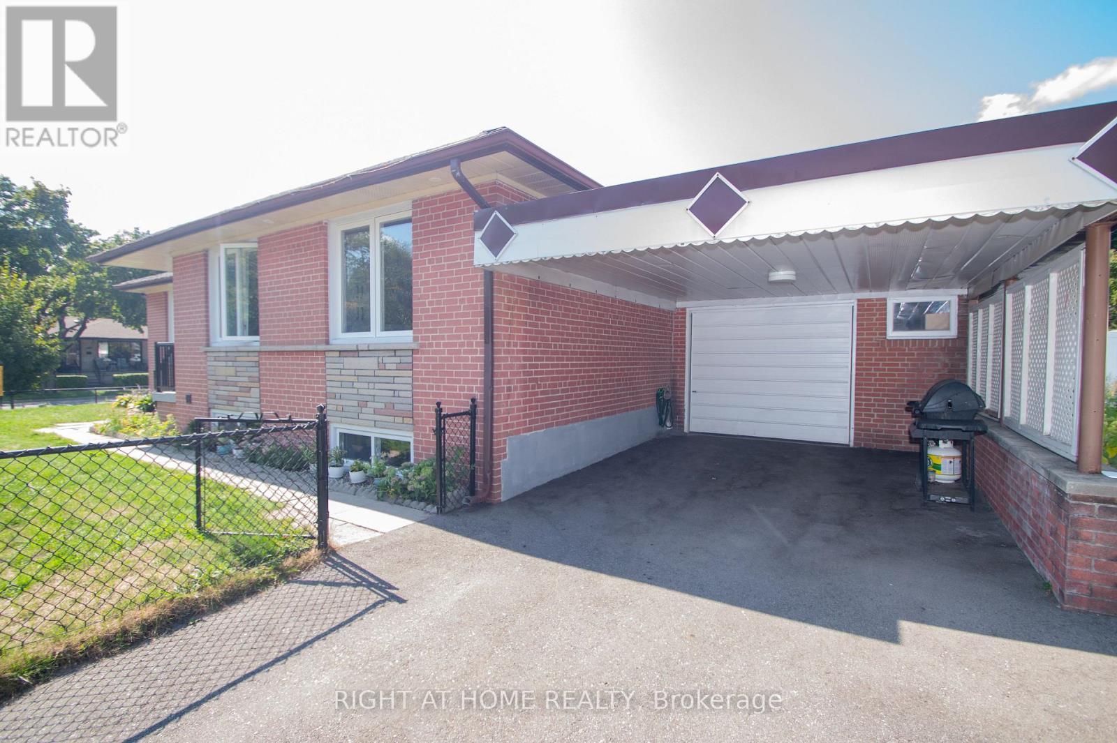 65 Bridgenorth Crescent, Toronto, Ontario  M9V 2M5 - Photo 31 - W12393111