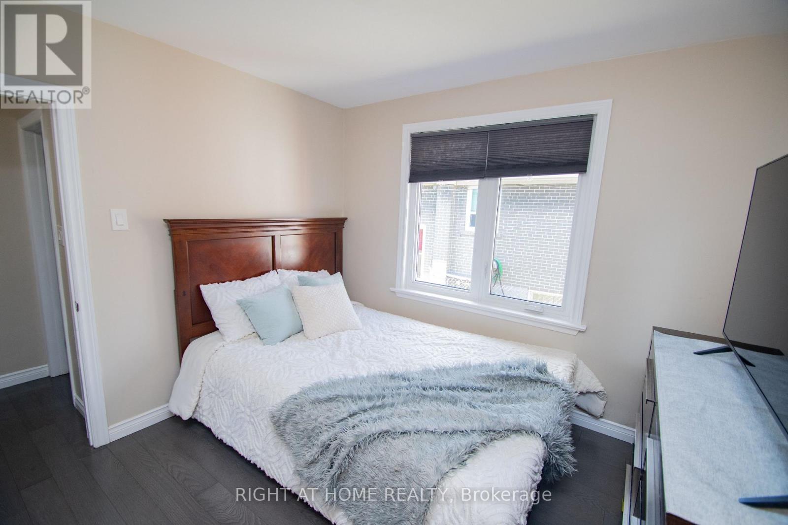 65 Bridgenorth Crescent, Toronto, Ontario  M9V 2M5 - Photo 17 - W12393111