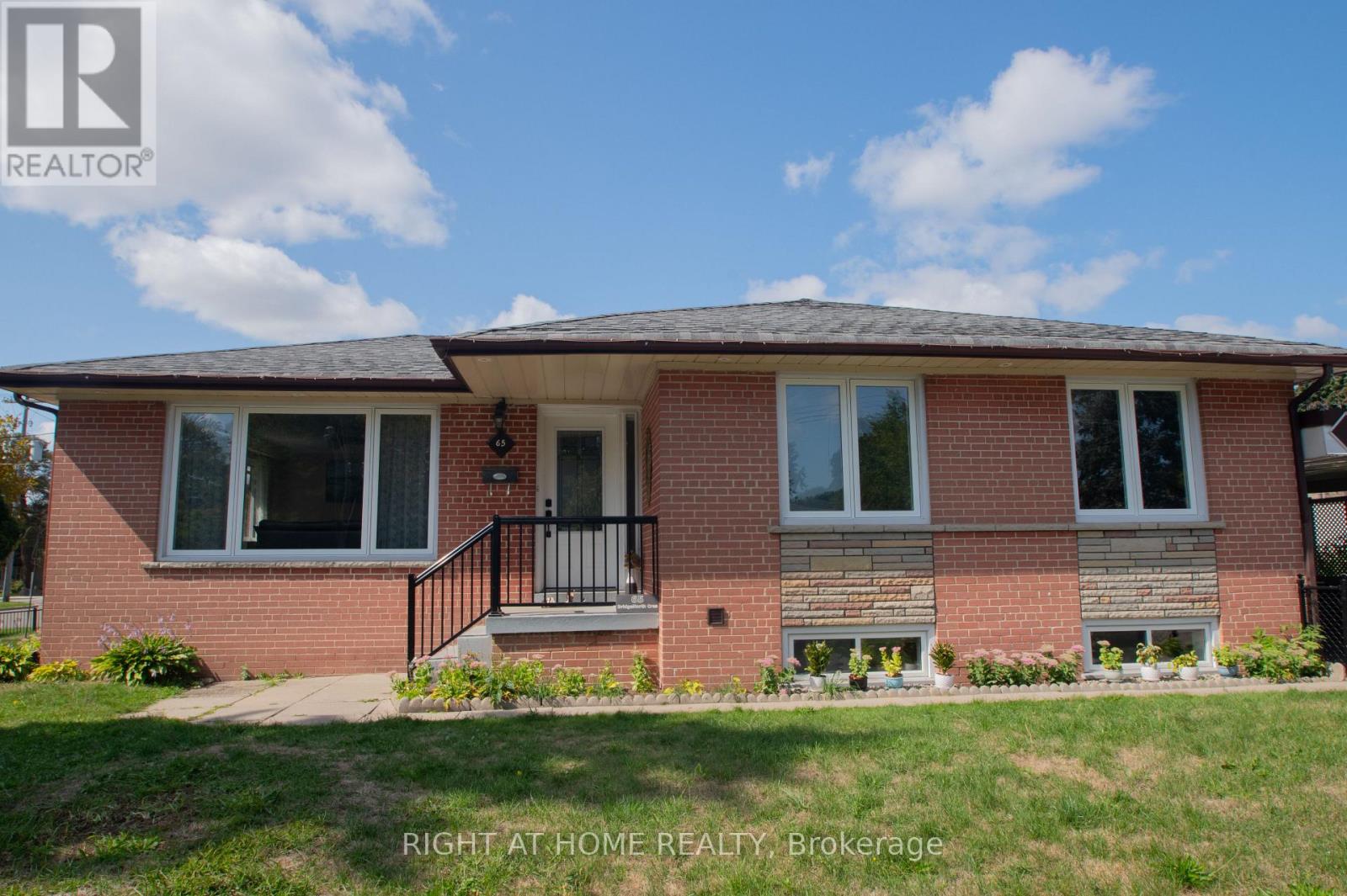 65 Bridgenorth Crescent, Toronto, Ontario  M9V 2M5 - Photo 37 - W12393111