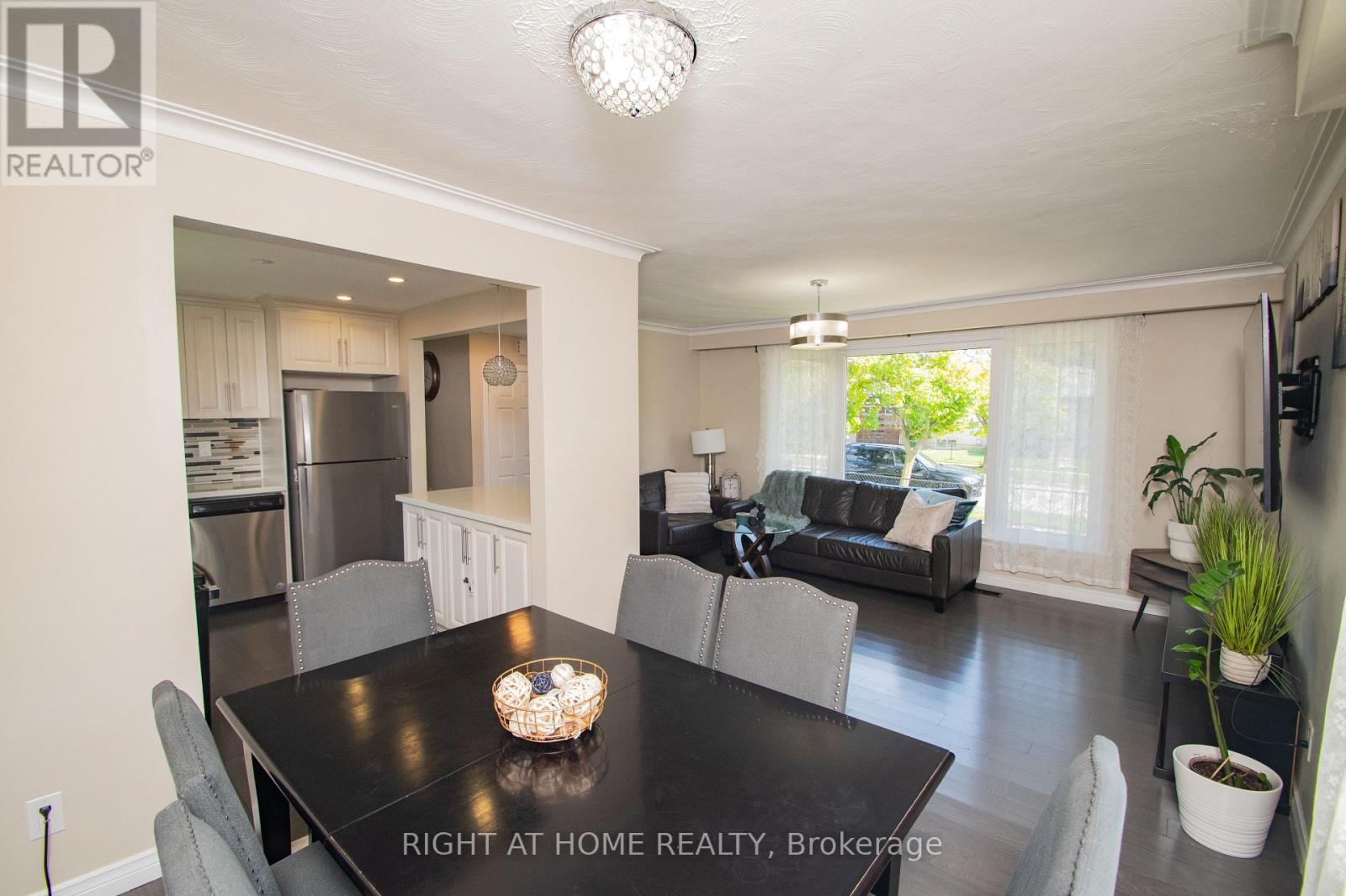 65 Bridgenorth Crescent, Toronto, Ontario  M9V 2M5 - Photo 8 - W12393111