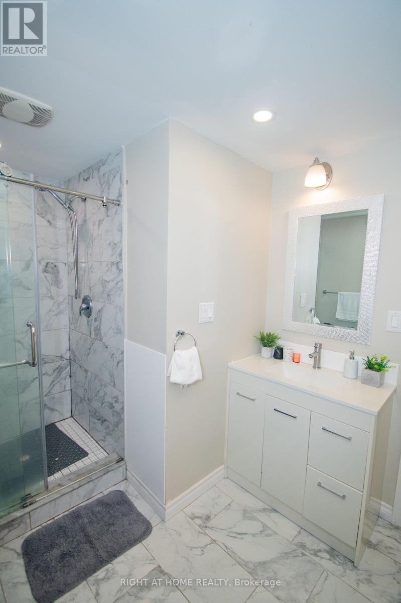 65 Bridgenorth Crescent, Toronto, Ontario  M9V 2M5 - Photo 33 - W12393111