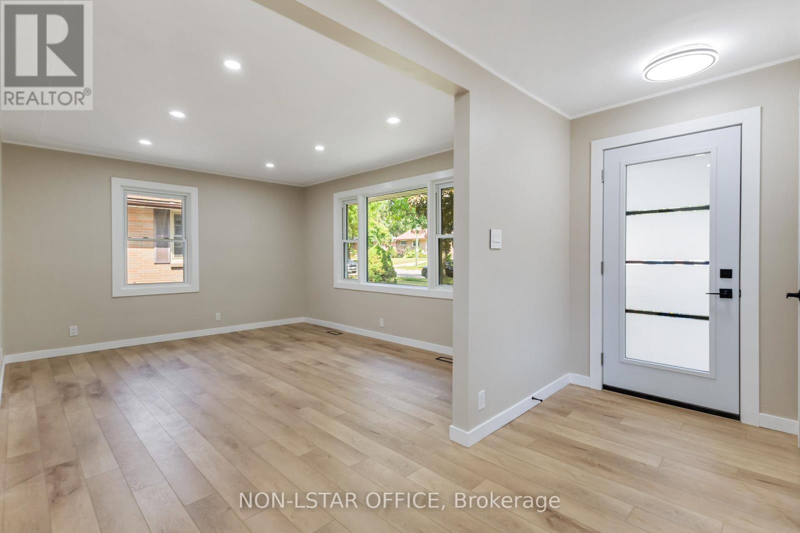 1840 Royal Crescent, London East (East H), Ontario  N5W 2A8 - Photo 12 - X12397212