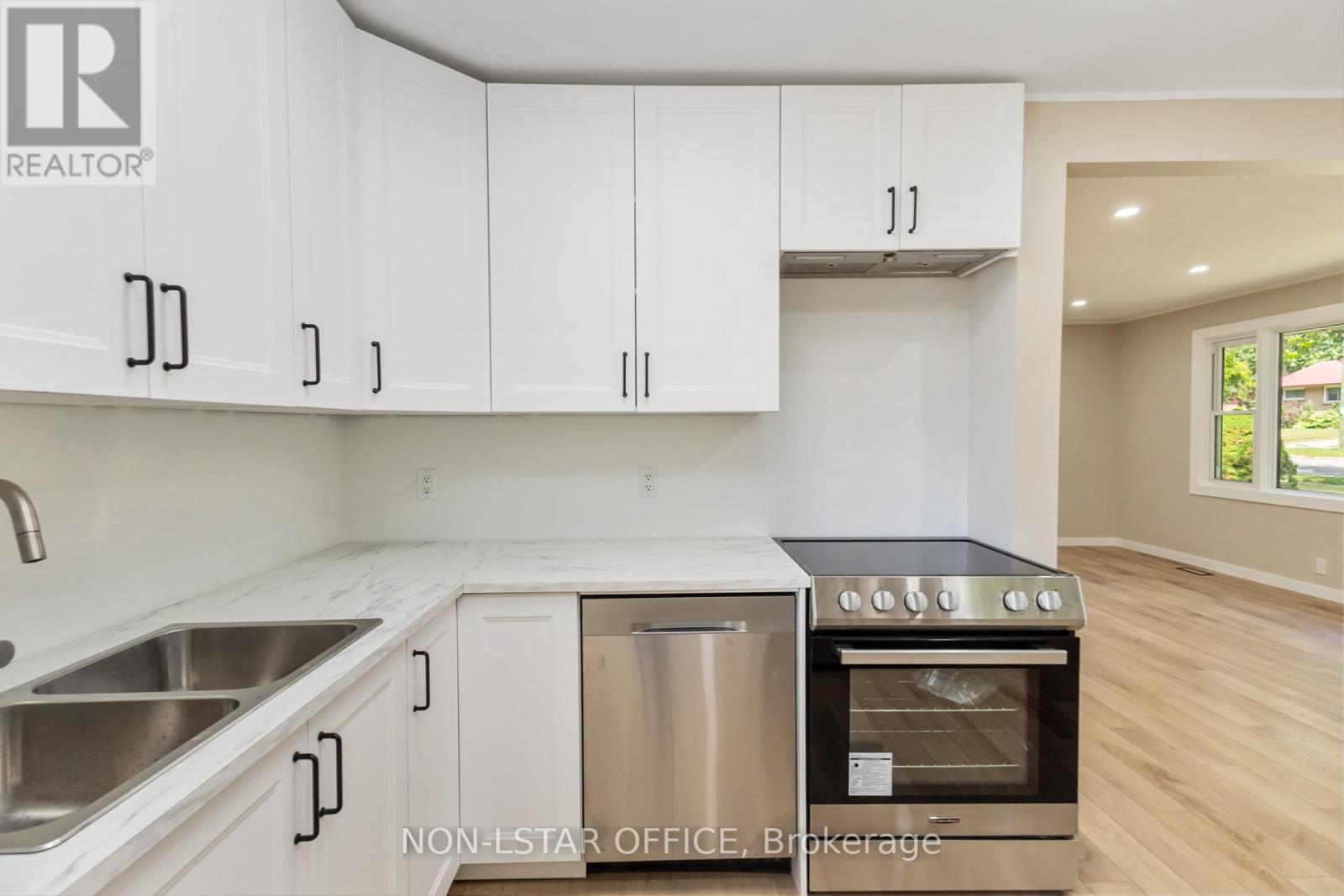 1840 Royal Crescent, London East (East H), Ontario  N5W 2A8 - Photo 22 - X12397212