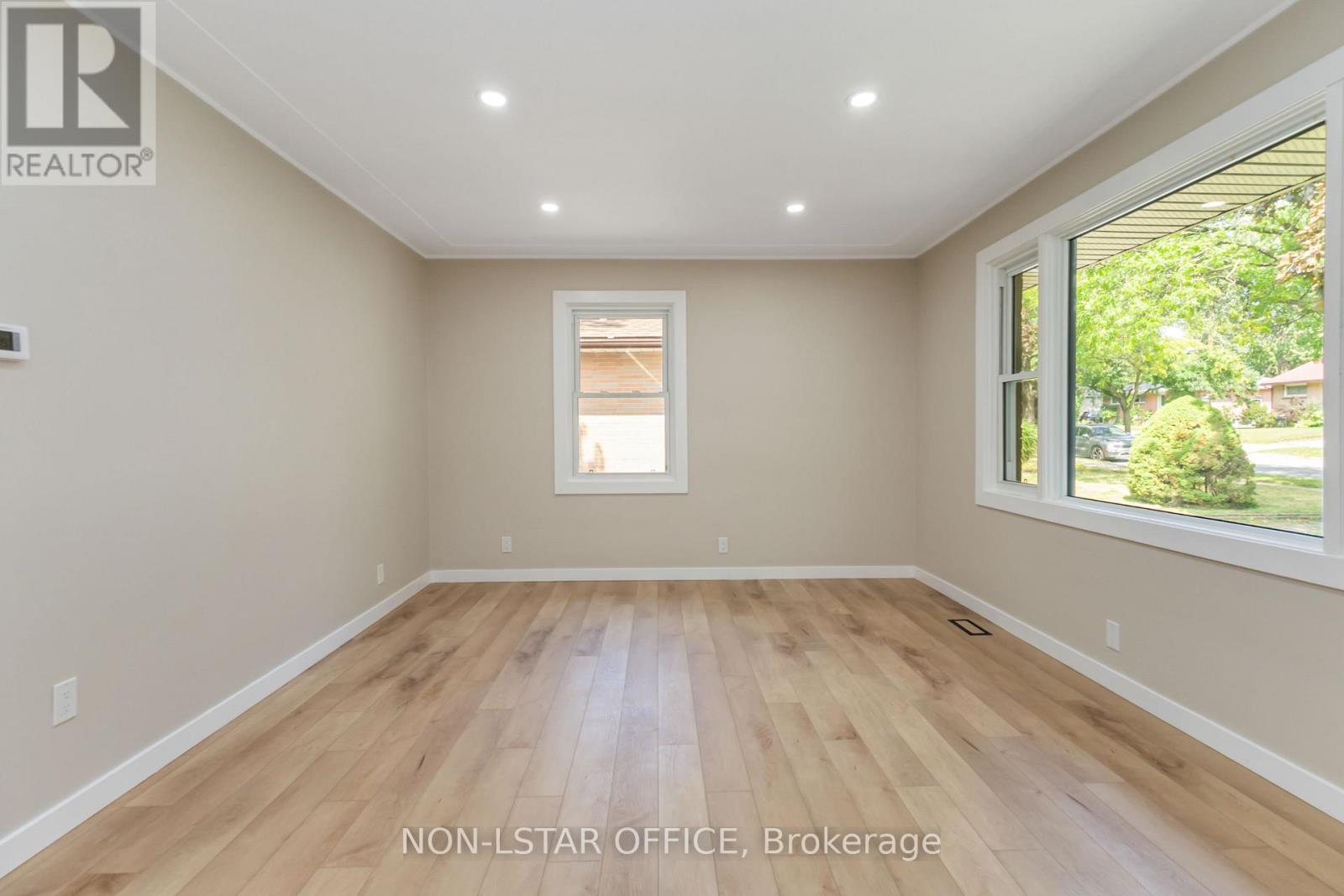 1840 Royal Crescent, London East (East H), Ontario  N5W 2A8 - Photo 17 - X12397212