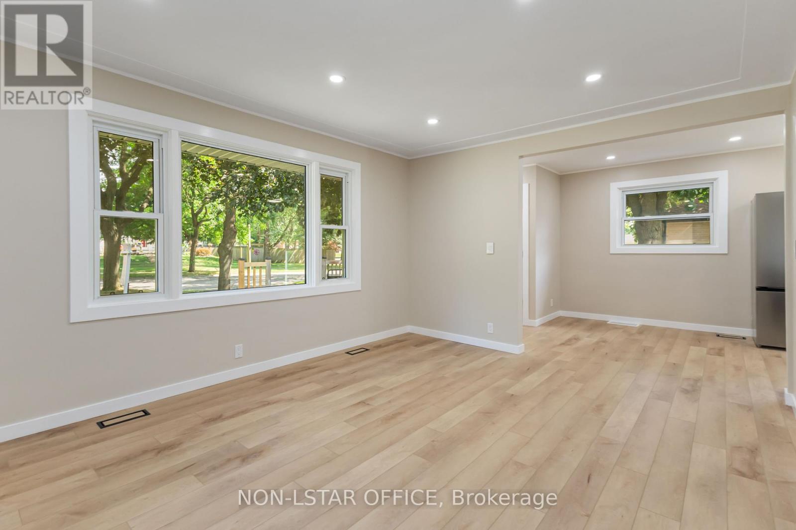 1840 Royal Crescent, London East (East H), Ontario  N5W 2A8 - Photo 16 - X12397212