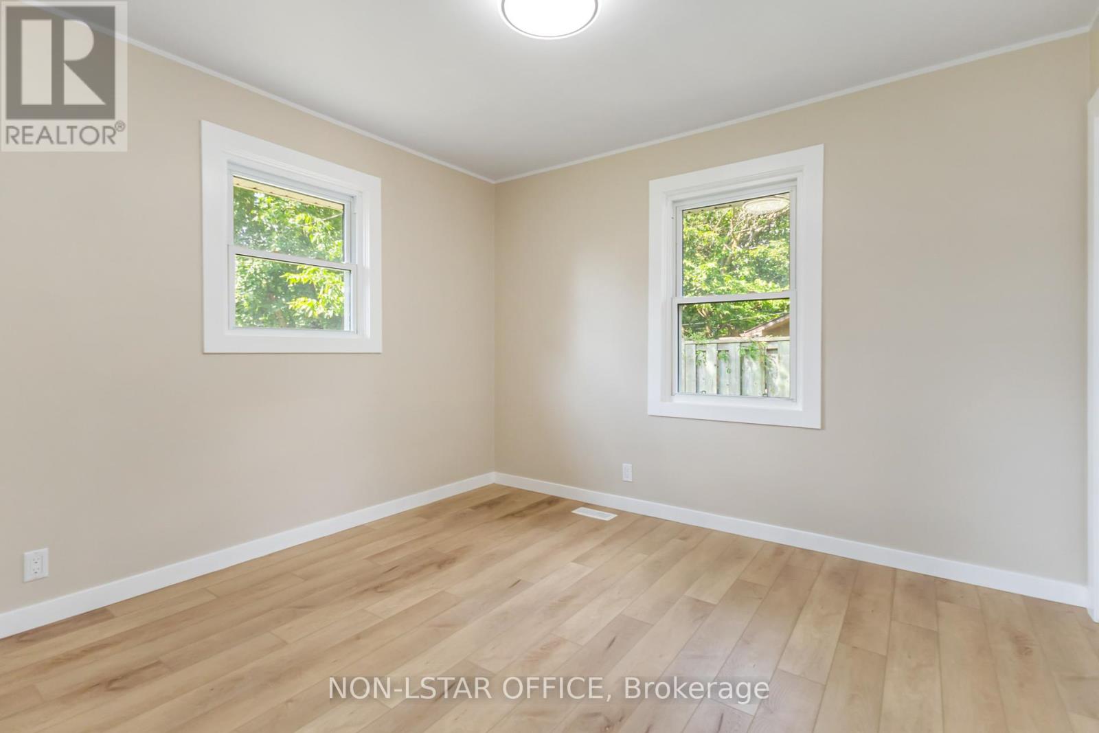 1840 Royal Crescent, London East (East H), Ontario  N5W 2A8 - Photo 26 - X12397212