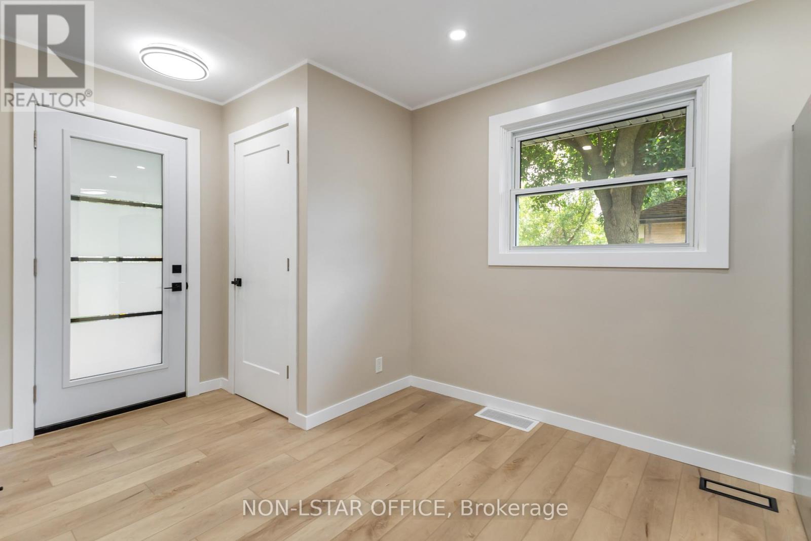 1840 Royal Crescent, London East (East H), Ontario  N5W 2A8 - Photo 18 - X12397212