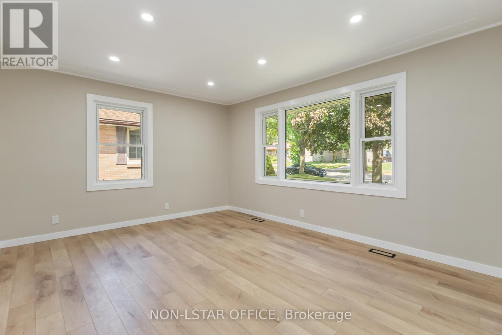 1840 Royal Crescent, London East (East H), Ontario  N5W 2A8 - Photo 13 - X12397212