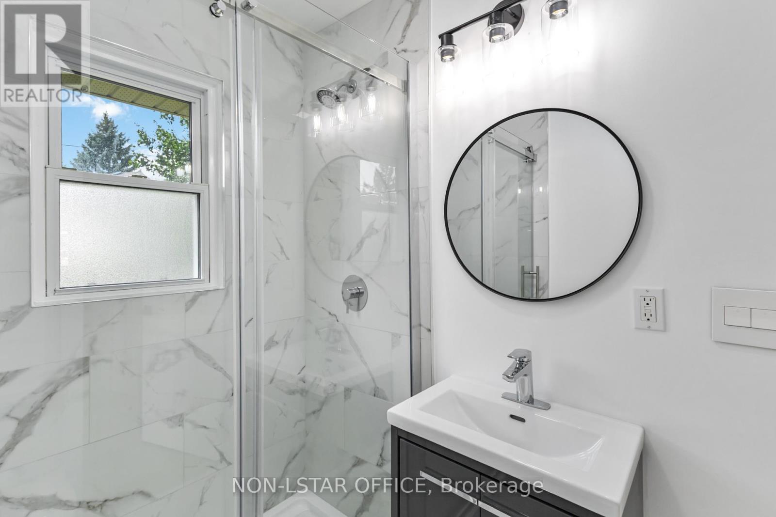 1840 Royal Crescent, London East (East H), Ontario  N5W 2A8 - Photo 23 - X12397212