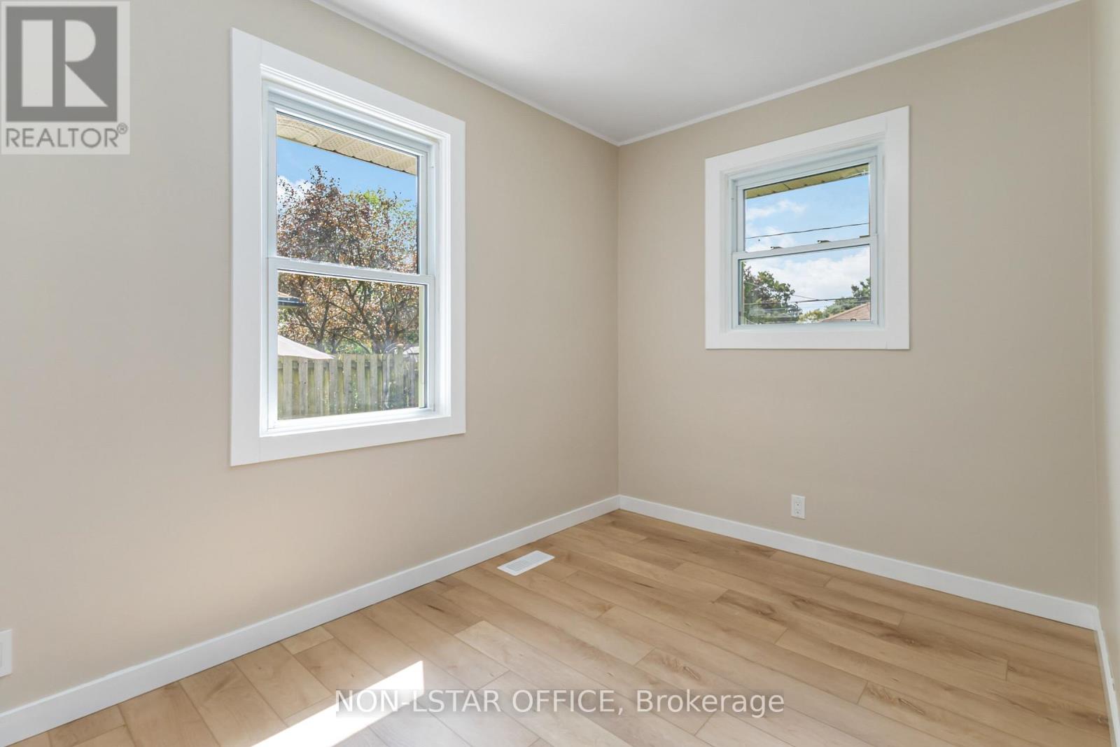 1840 Royal Crescent, London East (East H), Ontario  N5W 2A8 - Photo 27 - X12397212