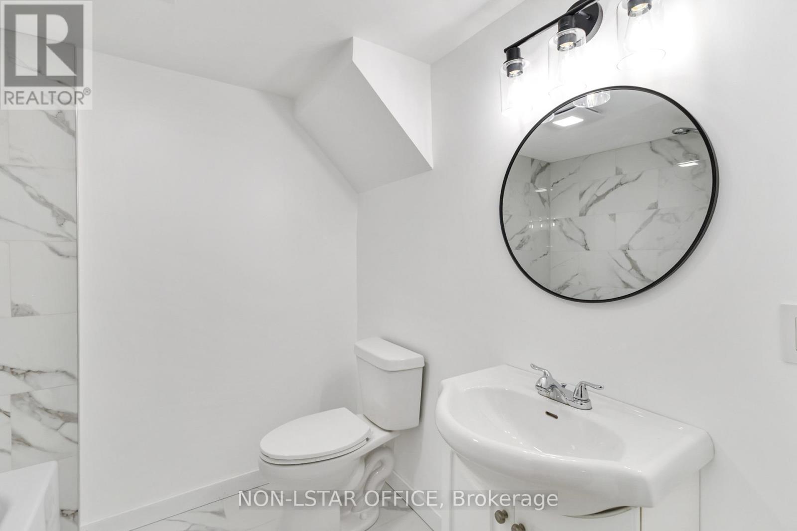 1840 Royal Crescent, London East (East H), Ontario  N5W 2A8 - Photo 34 - X12397212