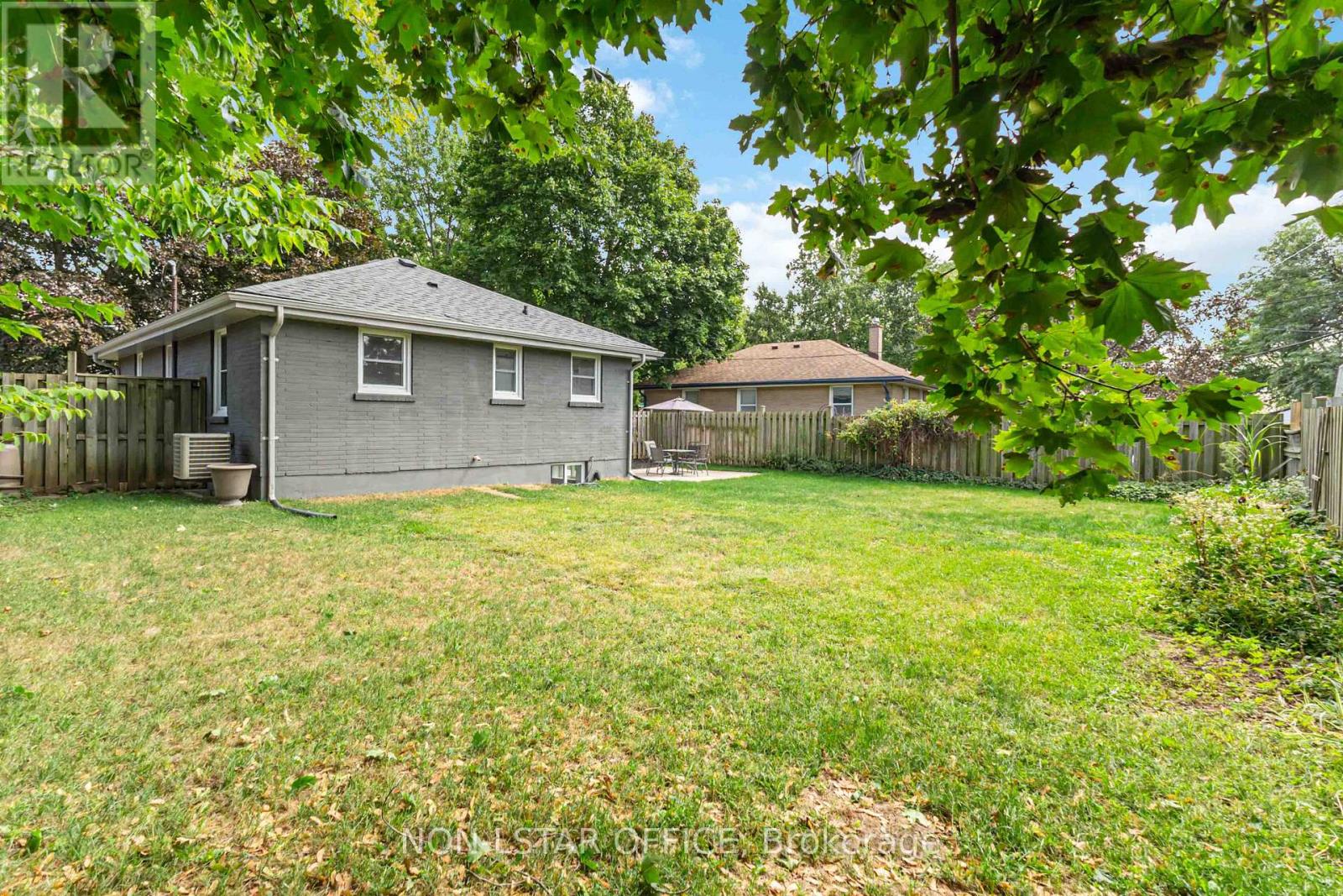 1840 Royal Crescent, London East (East H), Ontario  N5W 2A8 - Photo 43 - X12397212