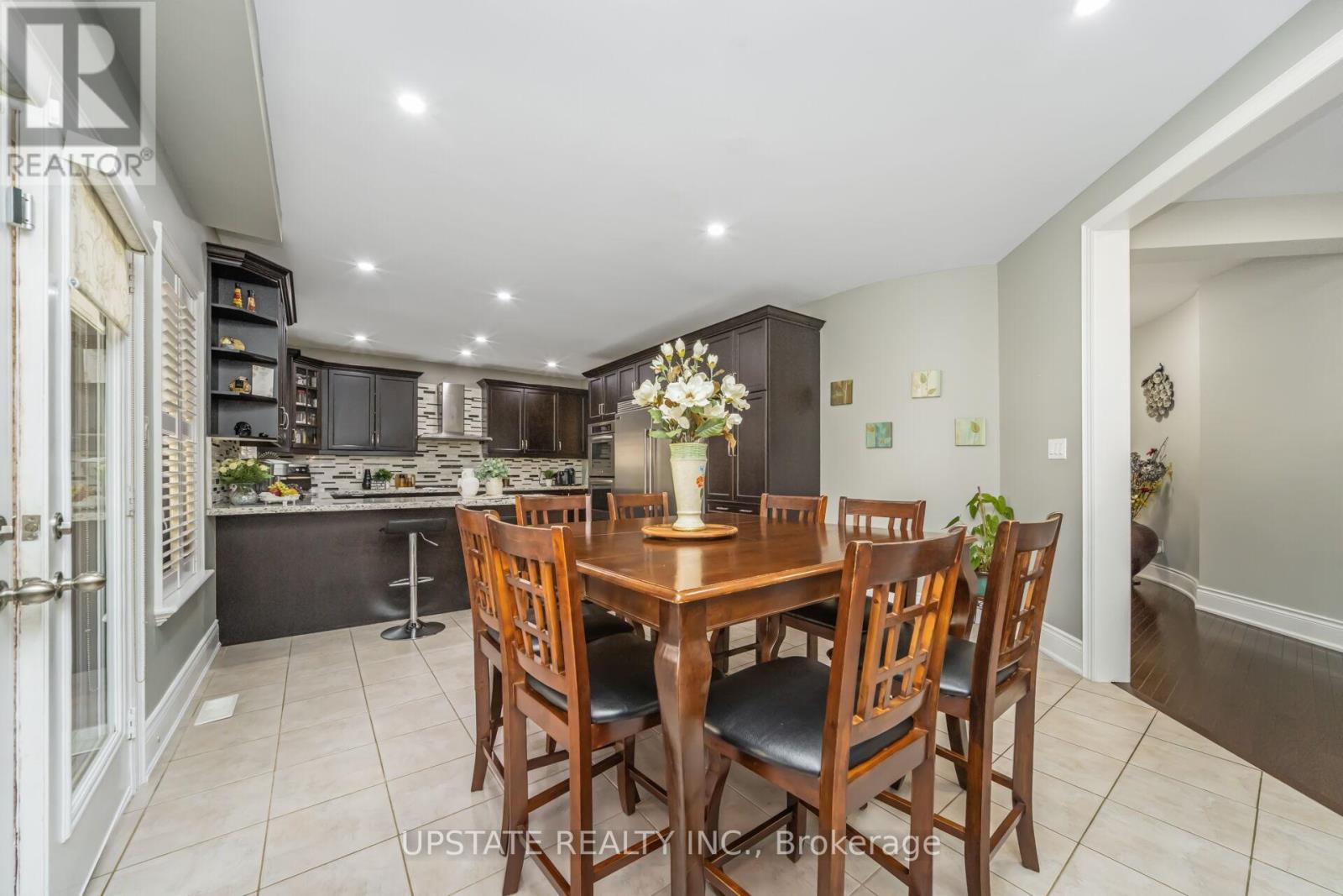 105 Royal West Drive, Brampton (Credit Valley), Ontario  L6X 0V6 - Photo 12 - W12397999