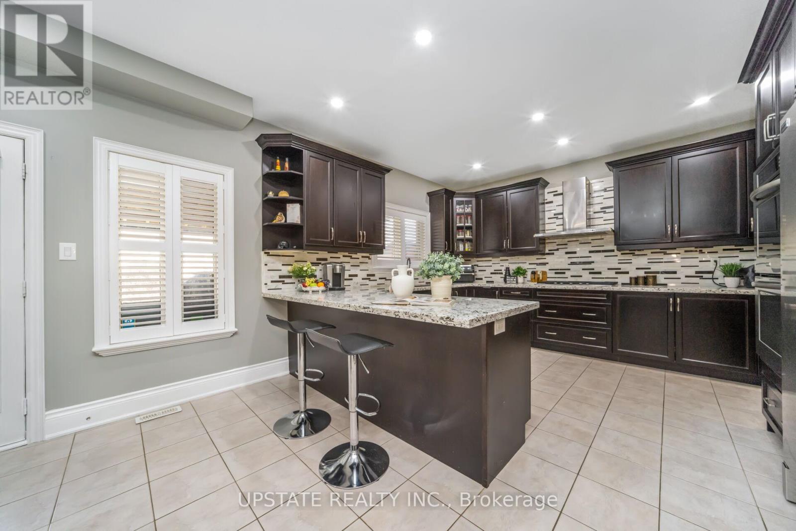 105 Royal West Drive, Brampton (Credit Valley), Ontario  L6X 0V6 - Photo 14 - W12397999