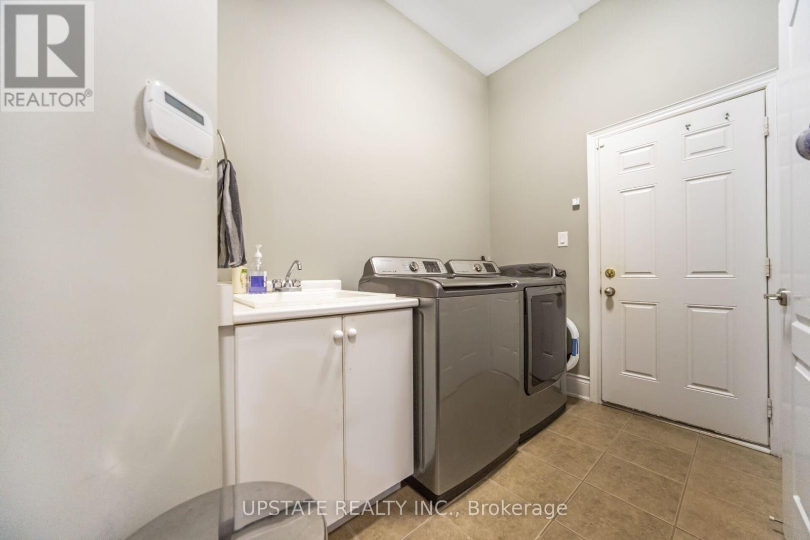 105 Royal West Drive, Brampton (Credit Valley), Ontario  L6X 0V6 - Photo 33 - W12397999